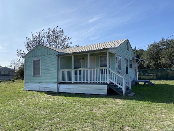 321 DUCK ST, Pleasanton, TX 78064