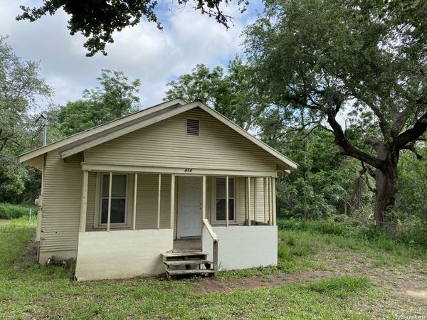 414 W JOHNSON ST, Pleasanton, TX 78064