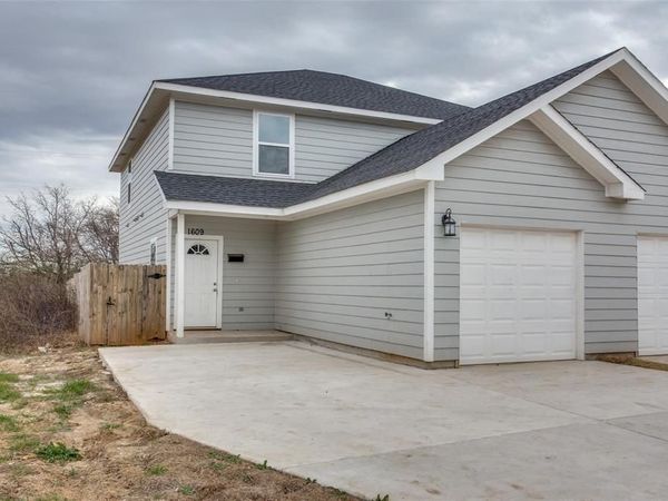 1609 Daniel Street , Fort Worth, TX 76104