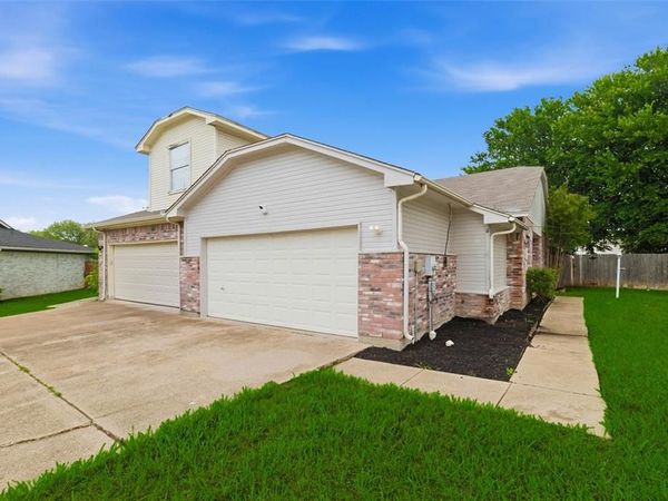 1001 Brenner Court, Arlington, TX 76017