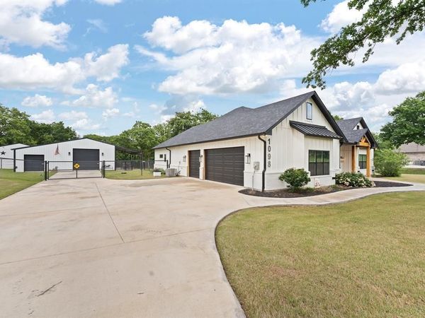 1098 Twin Creeks Drive , Weatherford, TX 76088