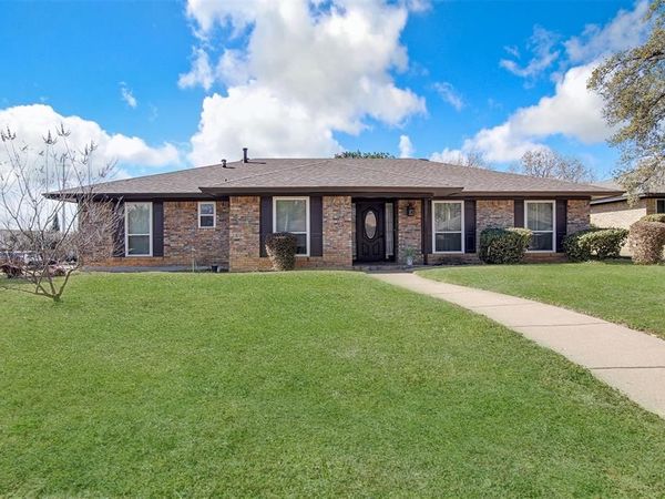1910 New Castle Court, Arlington, TX 76013