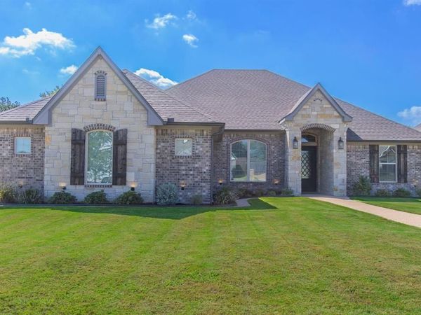 233 Fox Run Lane, Robinson, TX 76706