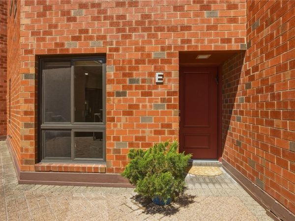 5535 Forbes Ave, Unit E, Pittsburgh, PA 15217