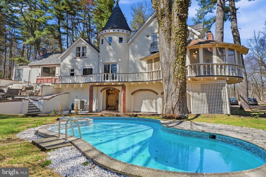 EAST STROUDSBURG, PA 18301