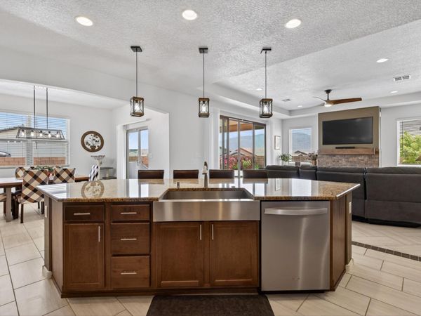 4077 Plant Drive NE, Rio Rancho, NM 87144