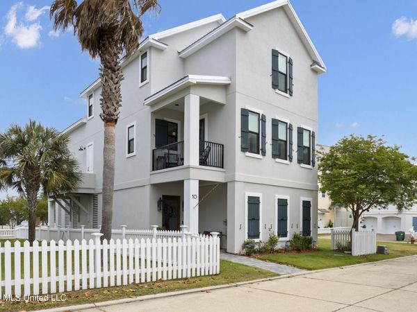 10 Chapel Hill Road, Bay Saint Louis, MS 39520