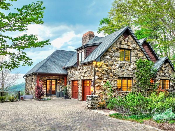8 Timberwolf Court, Asheville, NC 28804