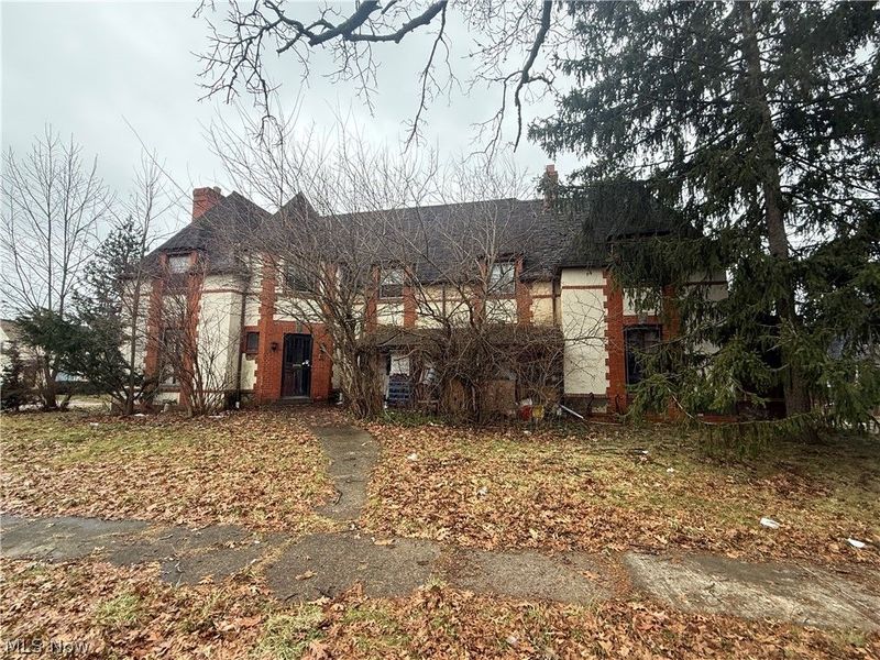 16321 Stockbridge Avenue, Cleveland, OH 44128 Photo 2