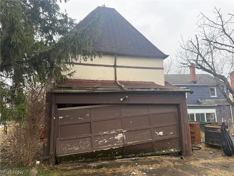 16321 Stockbridge Avenue, Cleveland, OH 44128 Photo 4