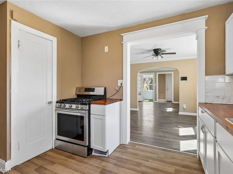 13618 Wainstead Avenue, Cleveland, OH 44111 Photo 11