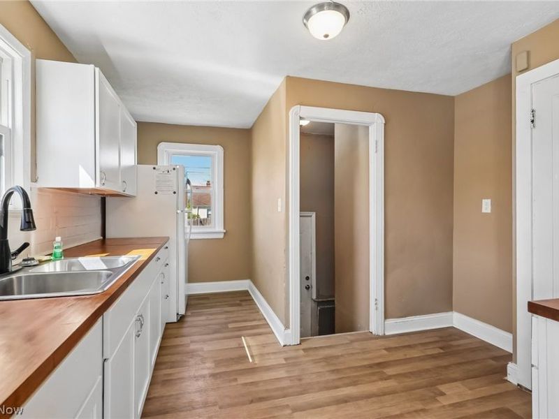 13618 Wainstead Avenue, Cleveland, OH 44111 Photo 12