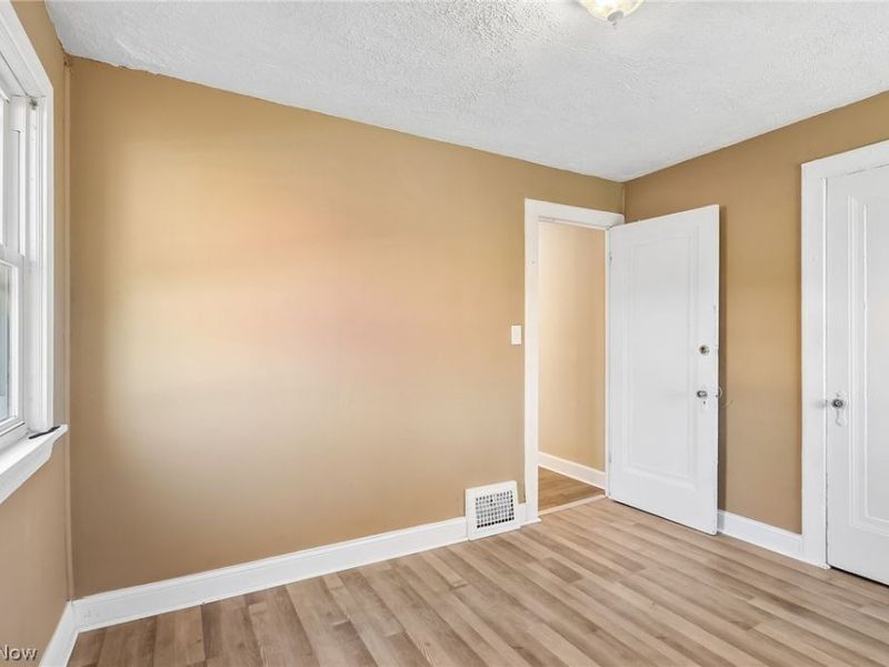 13618 Wainstead Avenue, Cleveland, OH 44111 Photo 17