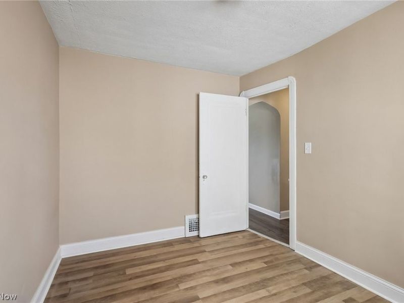 13618 Wainstead Avenue, Cleveland, OH 44111 Photo 20