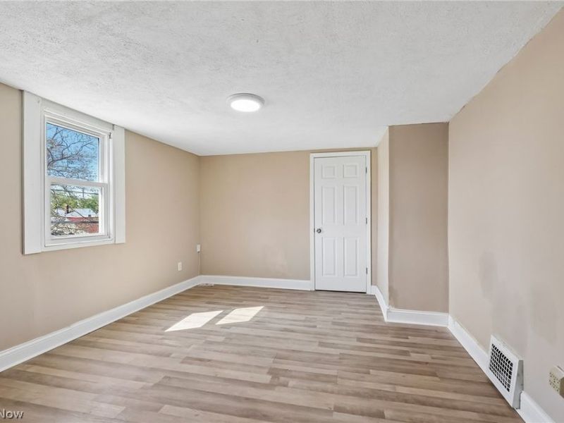 13618 Wainstead Avenue, Cleveland, OH 44111 Photo 23