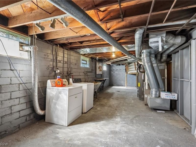 13618 Wainstead Avenue, Cleveland, OH 44111 Photo 31