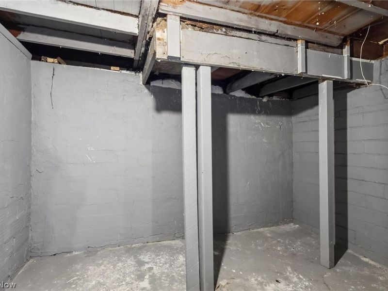 13618 Wainstead Avenue, Cleveland, OH 44111 Photo 32