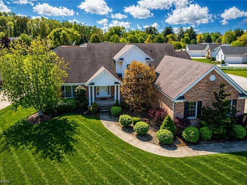 1204 Stone Crossing Street NE, Canton, OH 44721 Photo 2