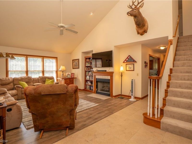 1204 Stone Crossing Street NE, Canton, OH 44721 Photo 5