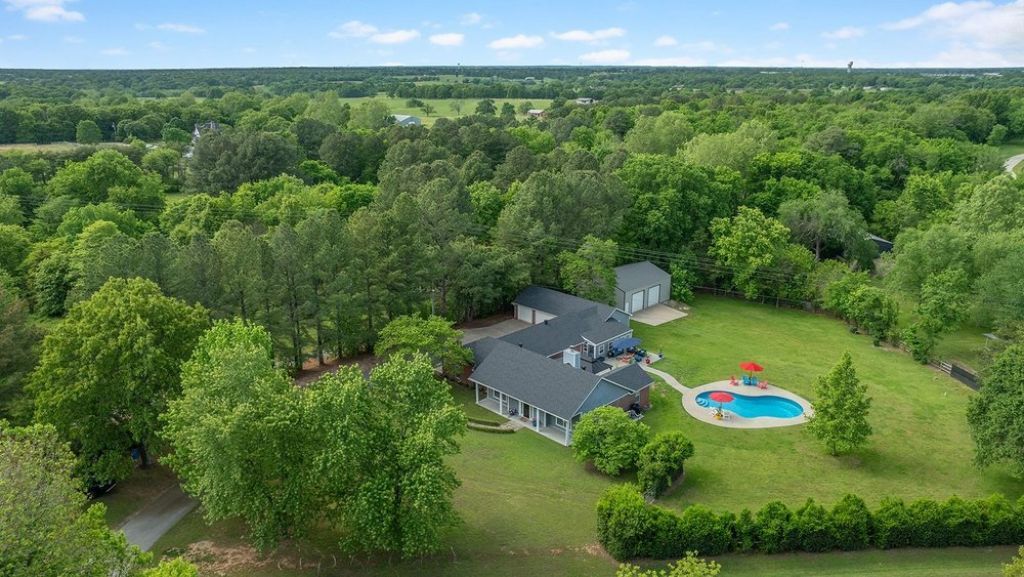 1710 Steele Road Tontitown, AR 72762