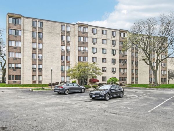 9740 S Pulaski Road , Unit 306, Oak Lawn, IL 60453