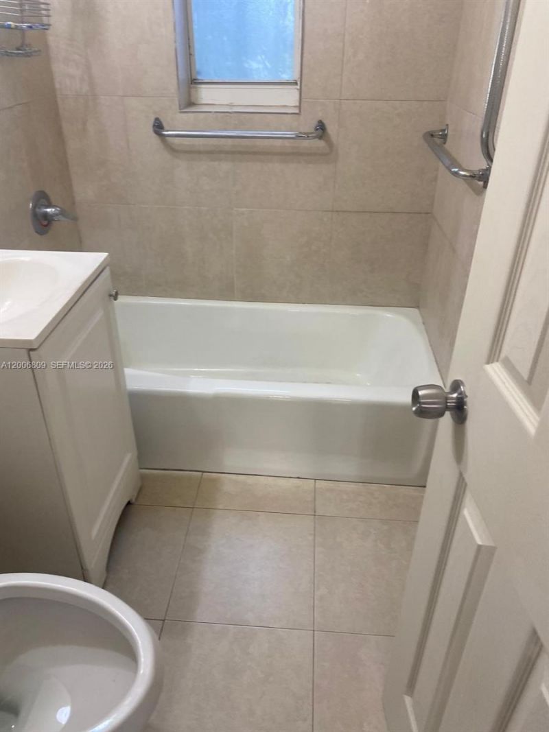 1319 NW 60th St , Unit 4, Miami, FL 33142 Photo