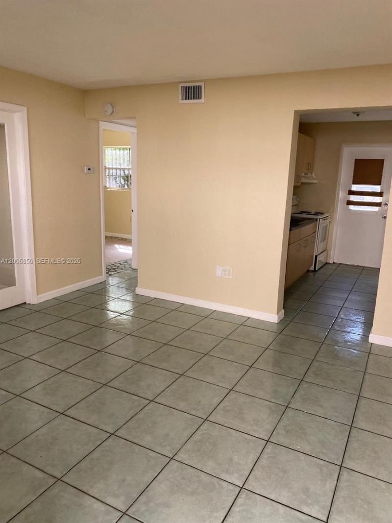 1319 NW 60th St , Unit 5, Miami, FL 33142 Photo