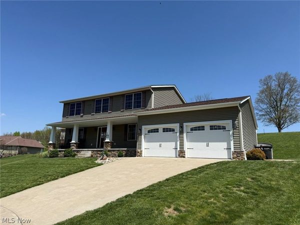 235 Briarwood Drive SE, New Philadelphia, OH 44663