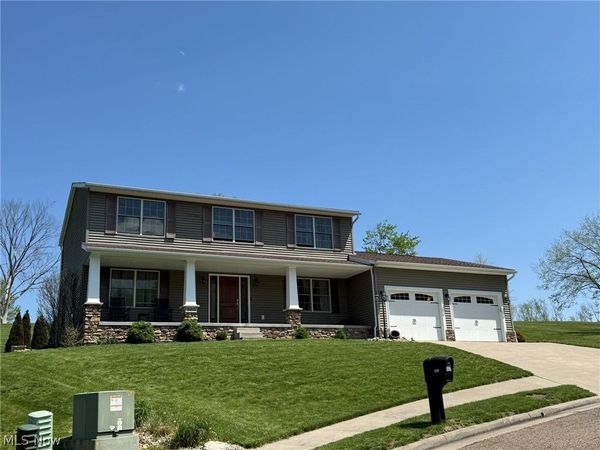 235 Briarwood Drive SE, New Philadelphia, OH 44663