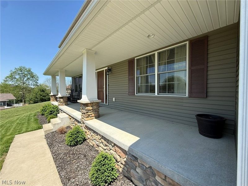 235 Briarwood Drive SE, New Philadelphia, OH 44663 Photo 2