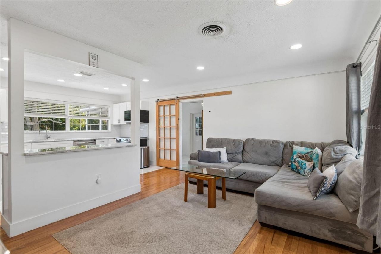 4526 Yardley Avenue N, Saint Petersburg, FL 33713 Photo