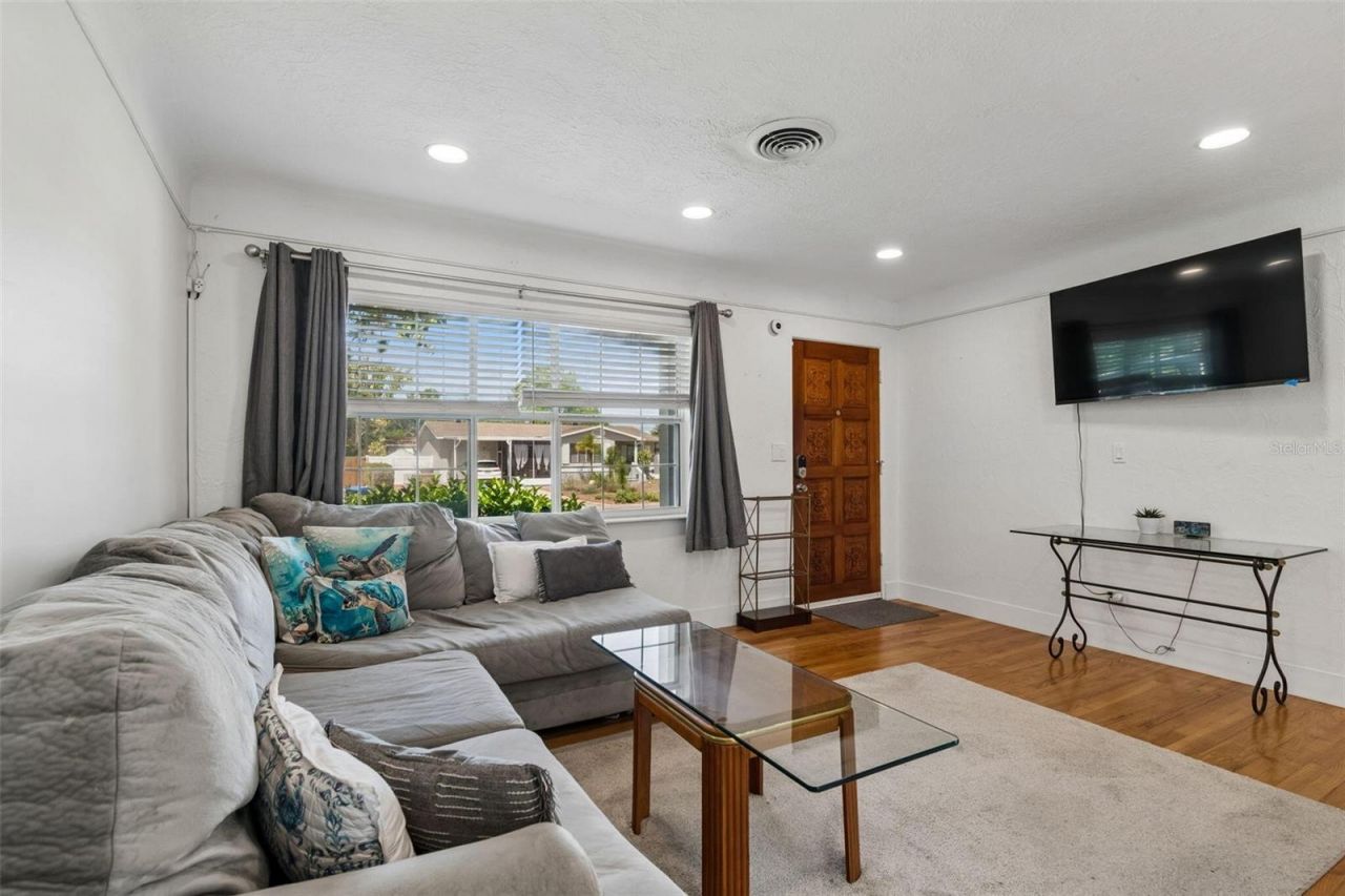 4526 Yardley Avenue N, Saint Petersburg, FL 33713 Photo