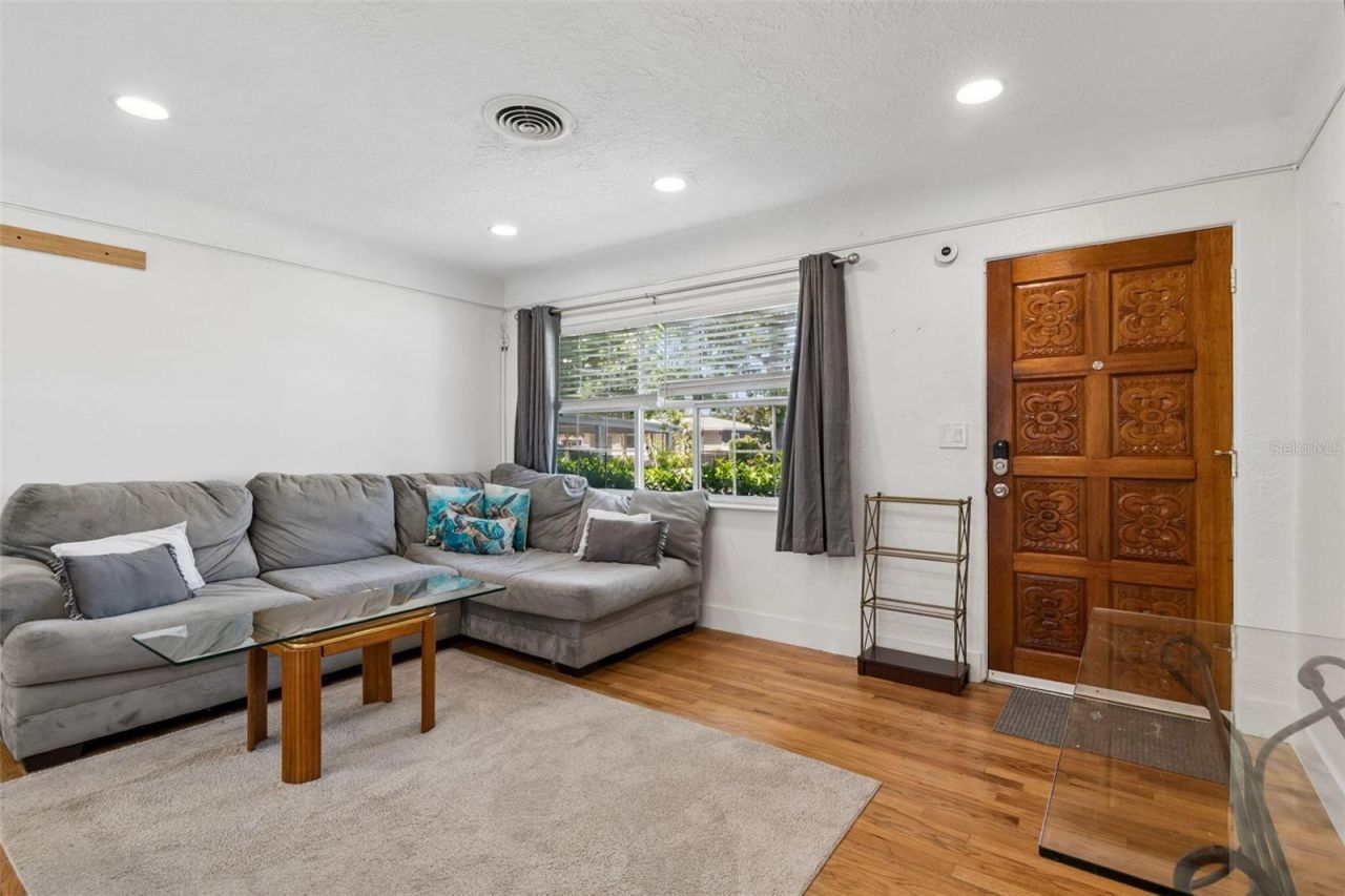4526 Yardley Avenue N, Saint Petersburg, FL 33713 Photo