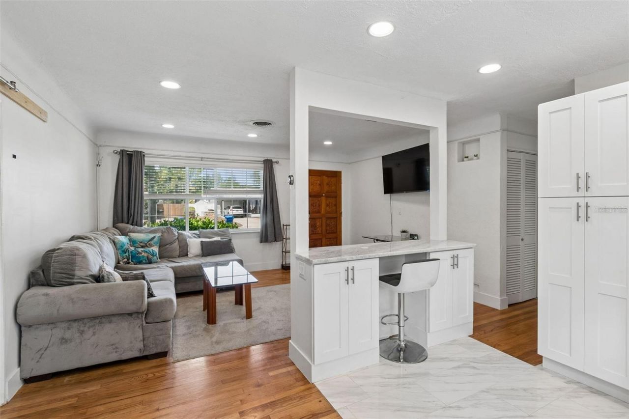4526 Yardley Avenue N, Saint Petersburg, FL 33713 Photo