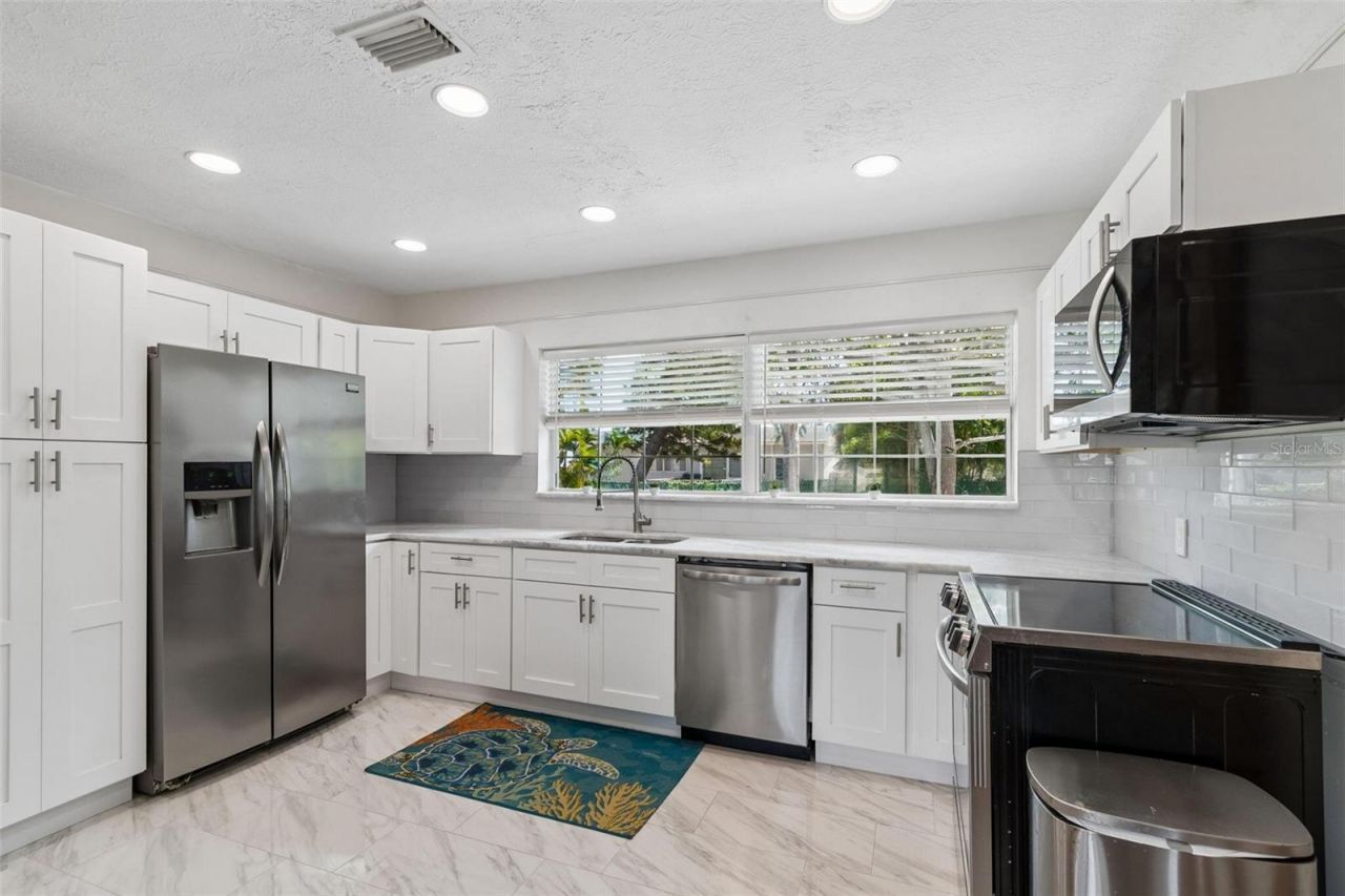 4526 Yardley Avenue N, Saint Petersburg, FL 33713 Photo