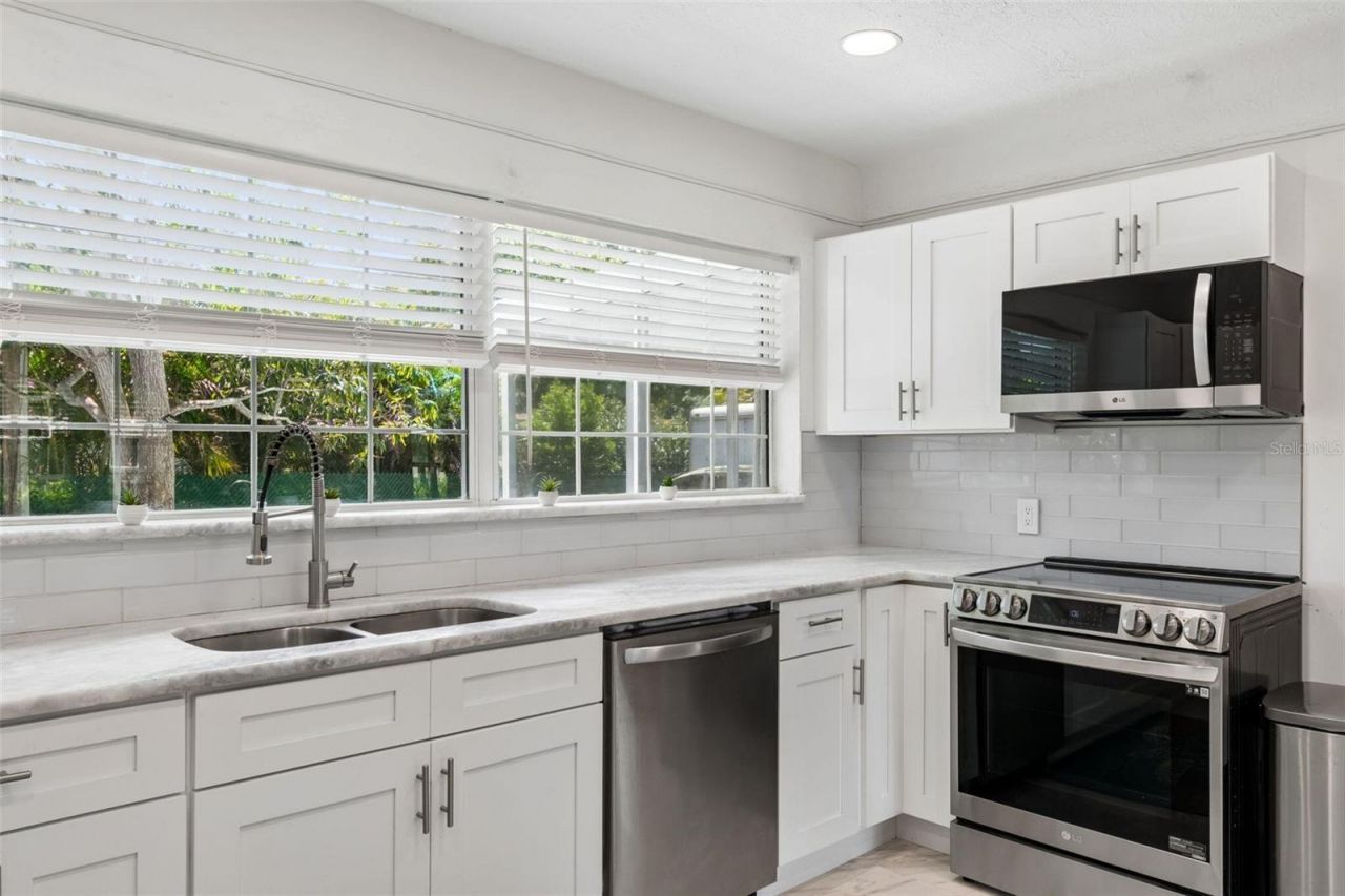 4526 Yardley Avenue N, Saint Petersburg, FL 33713 Photo