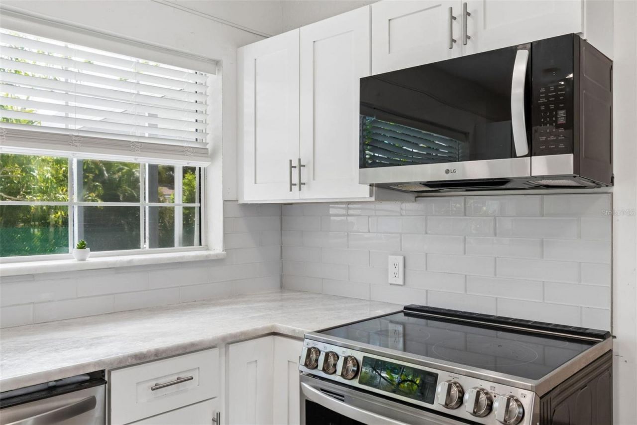 4526 Yardley Avenue N, Saint Petersburg, FL 33713 Photo