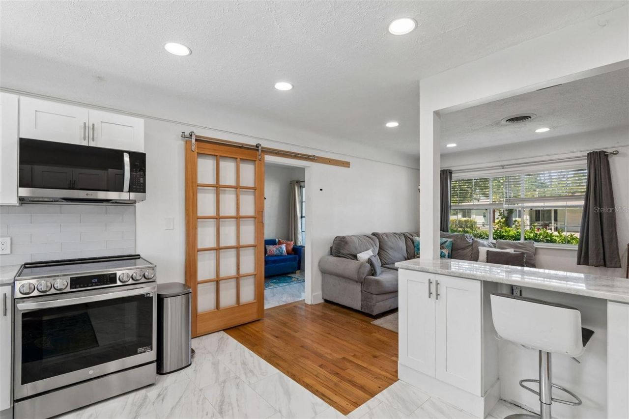4526 Yardley Avenue N, Saint Petersburg, FL 33713 Photo