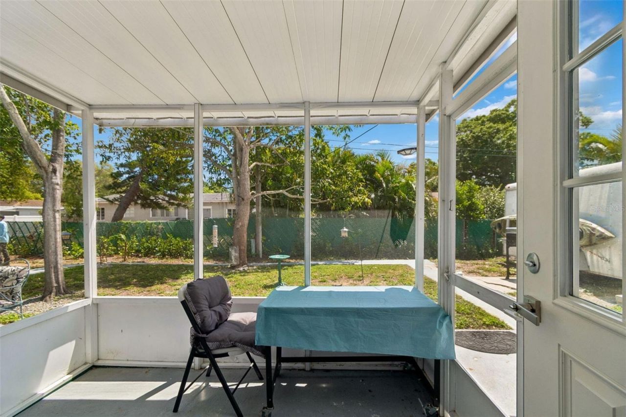 4526 Yardley Avenue N, Saint Petersburg, FL 33713 Photo