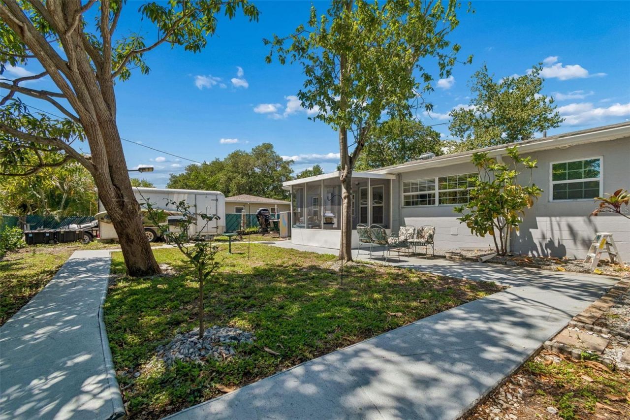 4526 Yardley Avenue N, Saint Petersburg, FL 33713 Photo