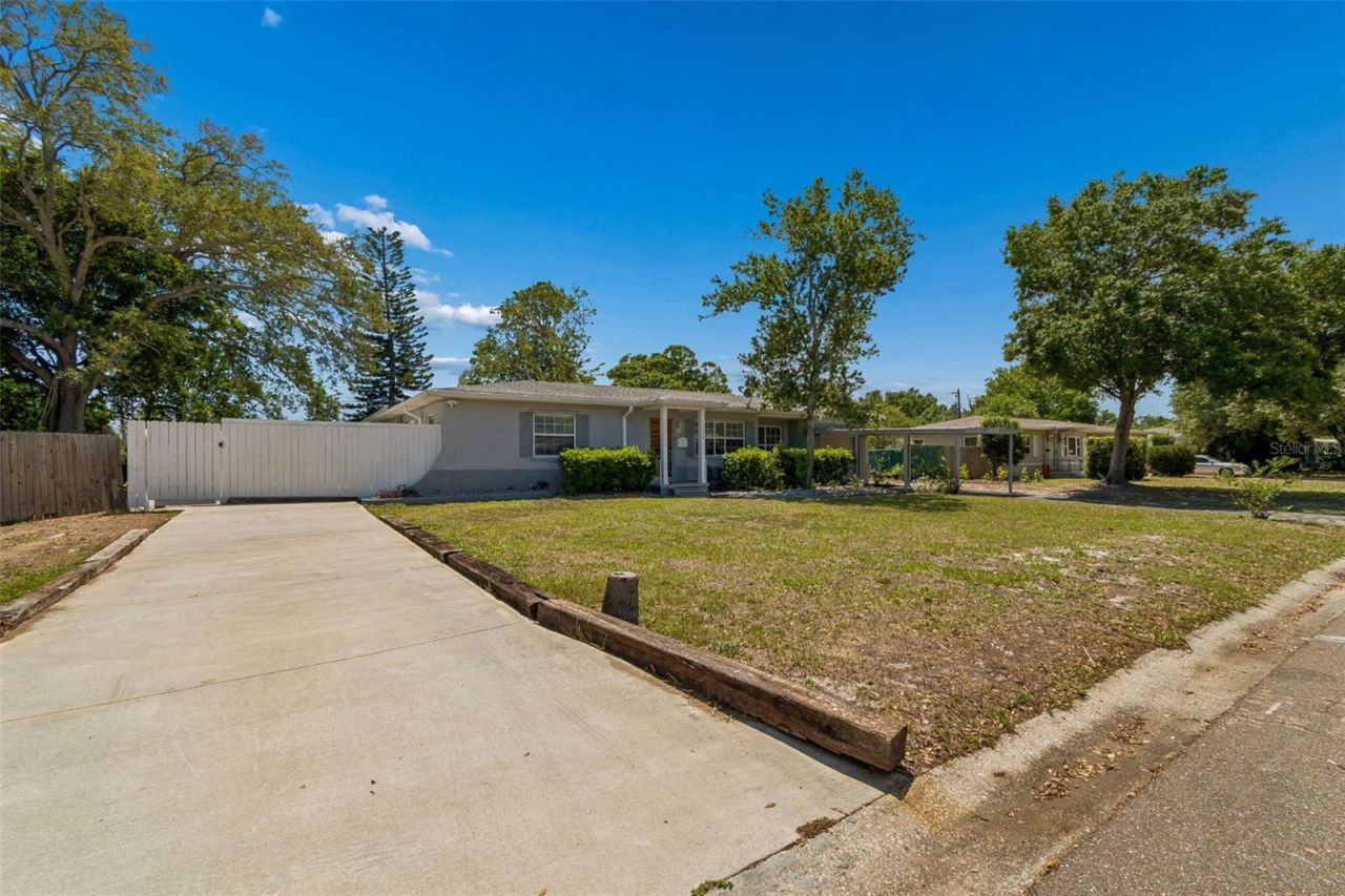 4526 Yardley Avenue N, Saint Petersburg, FL 33713 Photo