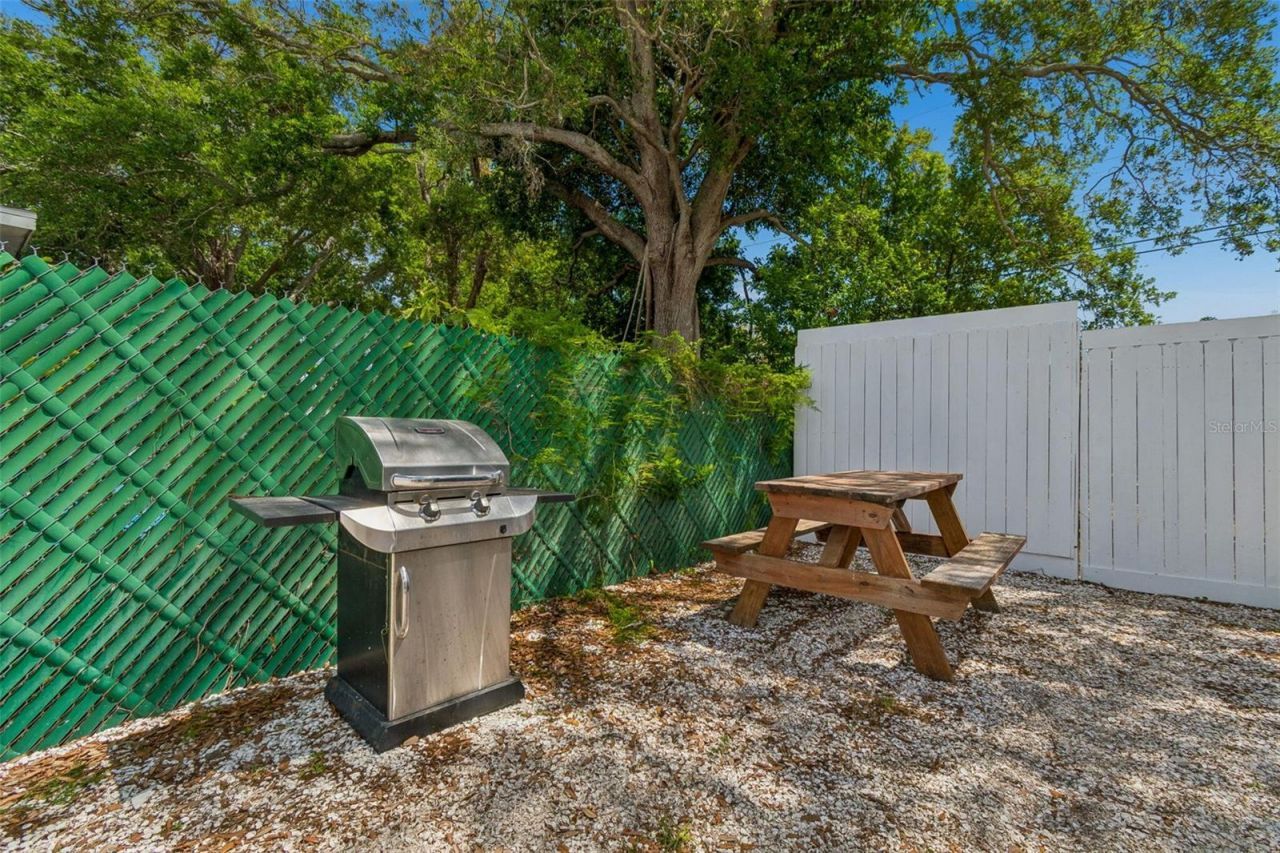 4526 Yardley Avenue N, Saint Petersburg, FL 33713 Photo