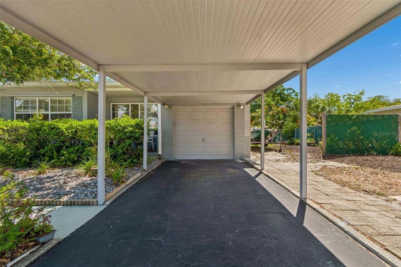 4526 Yardley Avenue N, Saint Petersburg, FL 33713 Photo