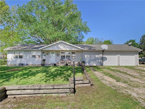 102 Walnut Court, Perry, KS 66073