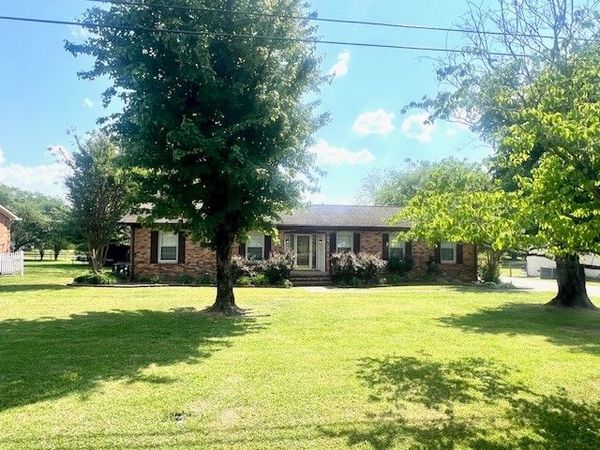 5 Hilltop Rd , Fayetteville, TN 37334