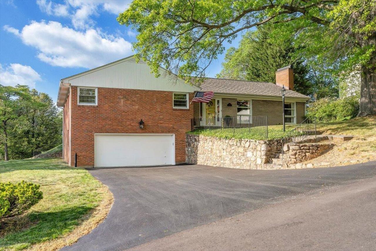 2421 Mount Vernon Rd Sw, Roanoke, VA 24015 Main Photo