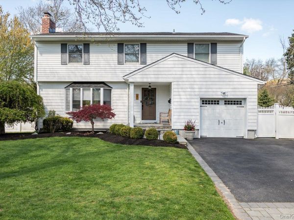 1 Catherwood Crescent , Melville, NY 11747