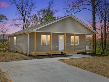 7 WEST HIGH ST, STUARTS DRAFT, VA 24477