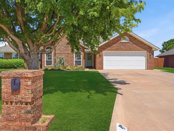 901 N Towne Circle, Altus, OK 73521