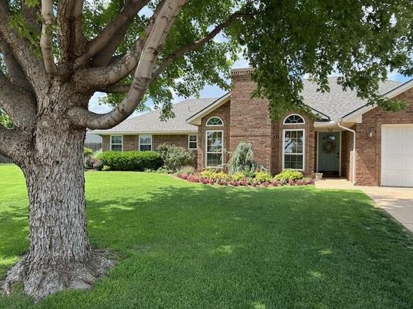 901 N Towne Circle, Altus, OK 73521